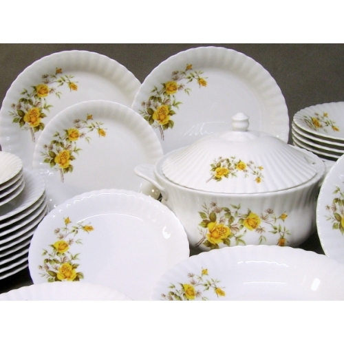 Bulionówka 400 ml ze spodkiem dek: 970 Golden Rose IWONA