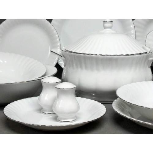 Serwis obiadowy z porcelany dla 12 osób / 45 części dek: 070 Platynowa Obwódka IWONA