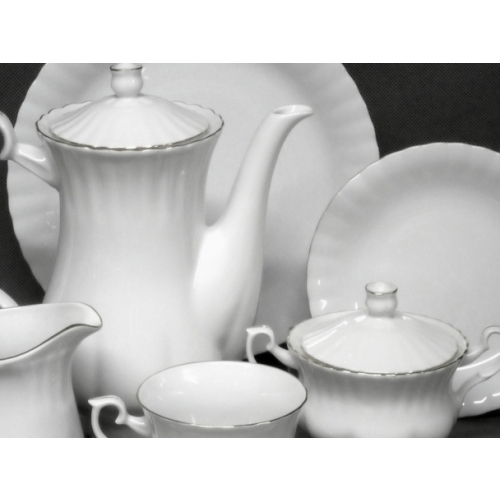 Serwis obiadowy z porcelany dla 12 osób / 45 części dek: 070 Platynowa Obwódka IWONA